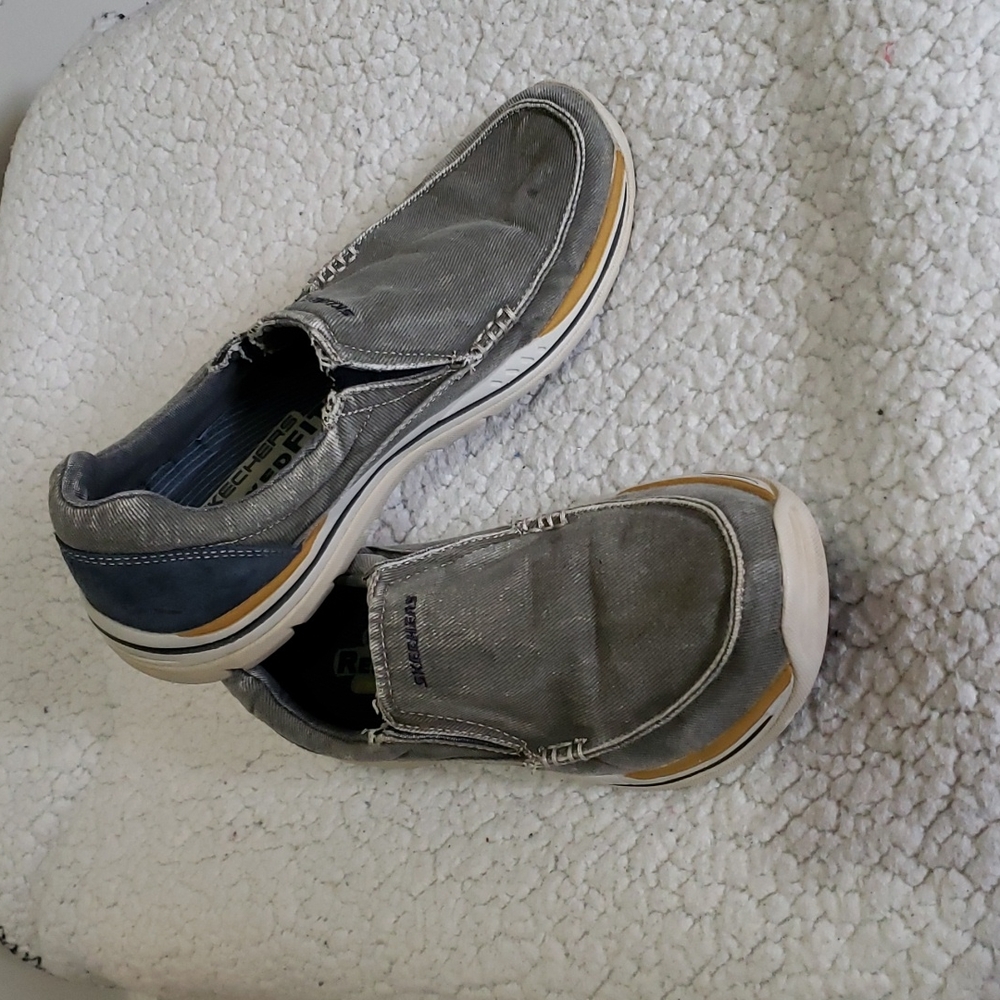 Skechers Avillo Men's slip on shoes